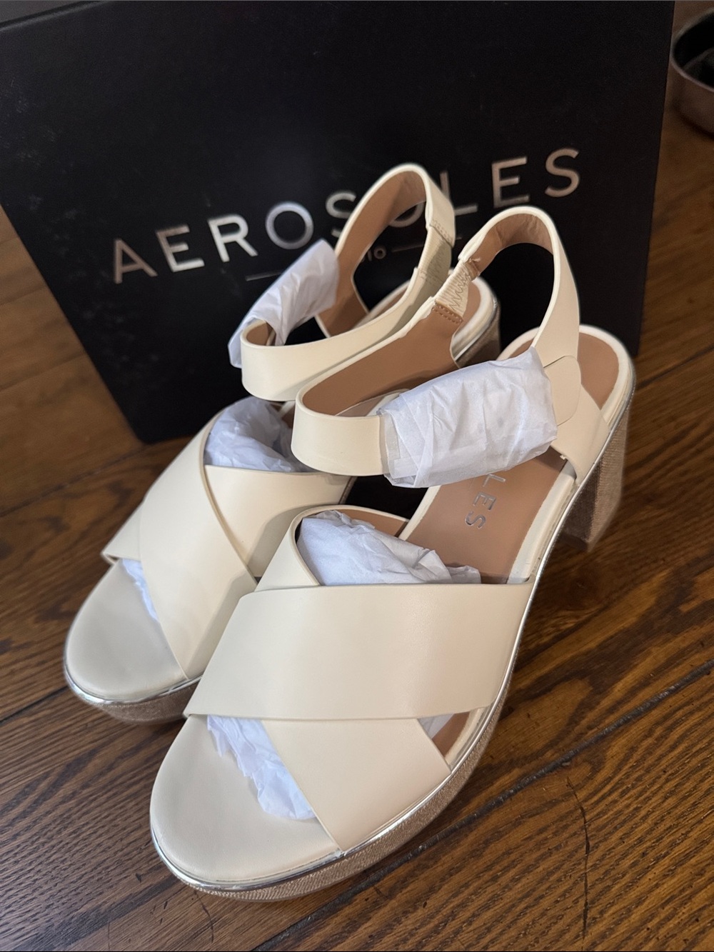 AEROSOLES Zephyr Cream Leather Crisscross Wedge Sandals, New, 9